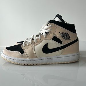 Women’s Air Jordan 1 Mid ‘Barely Orange’